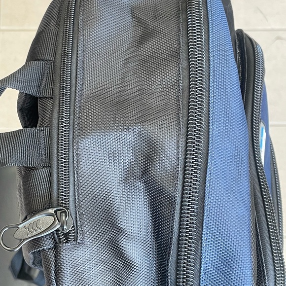 Large backpack for hiking, travel, park and pool day - Picture 6 of 7